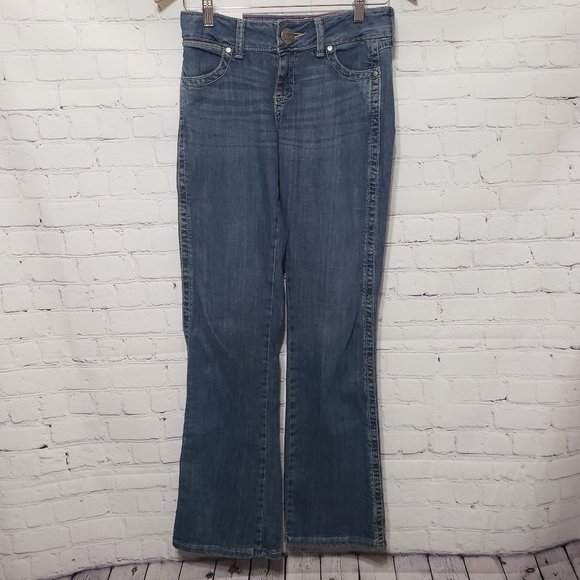 Wrangler NWT Premium Patch Sz 1/2 × 32 Mae Jeans - Picture 2 of 16